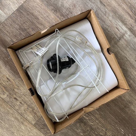 NWT! Room Essentials Paper Shade Table Lamp - Picture 4 of 8